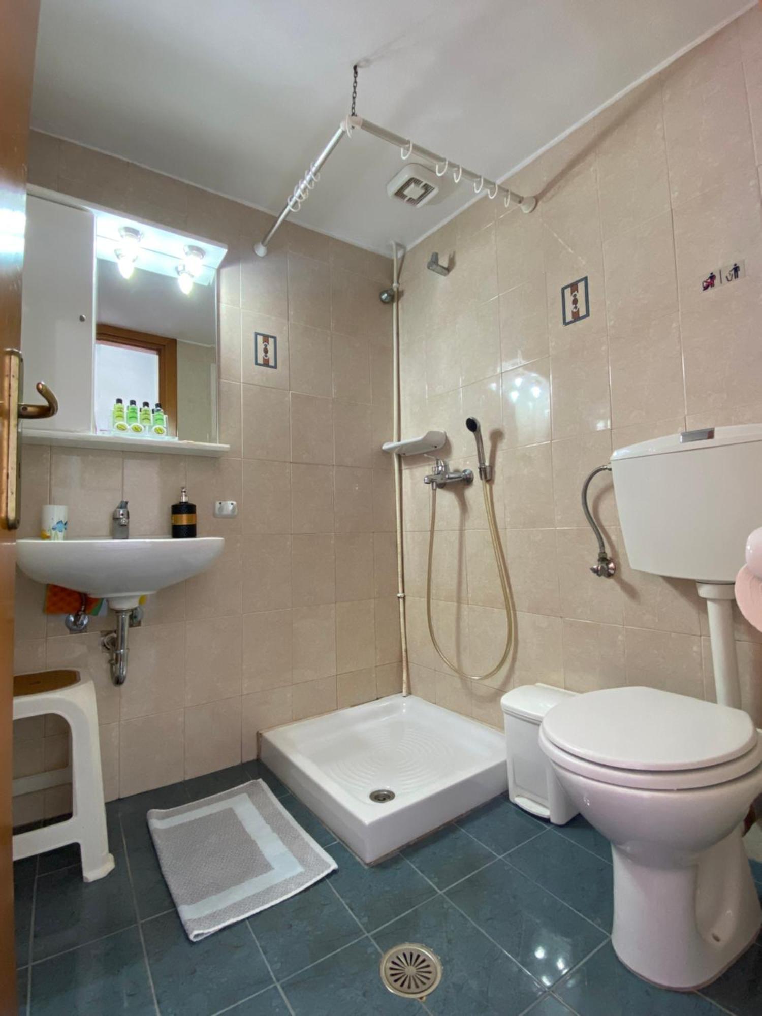 Douskos Uptown Living Hotel ไฮดรา ภายนอก รูปภาพ